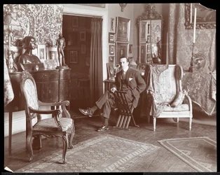 Malcolm Strauss en su estudio en Nueva York, c.1895 (impresión de gelatina de plata)